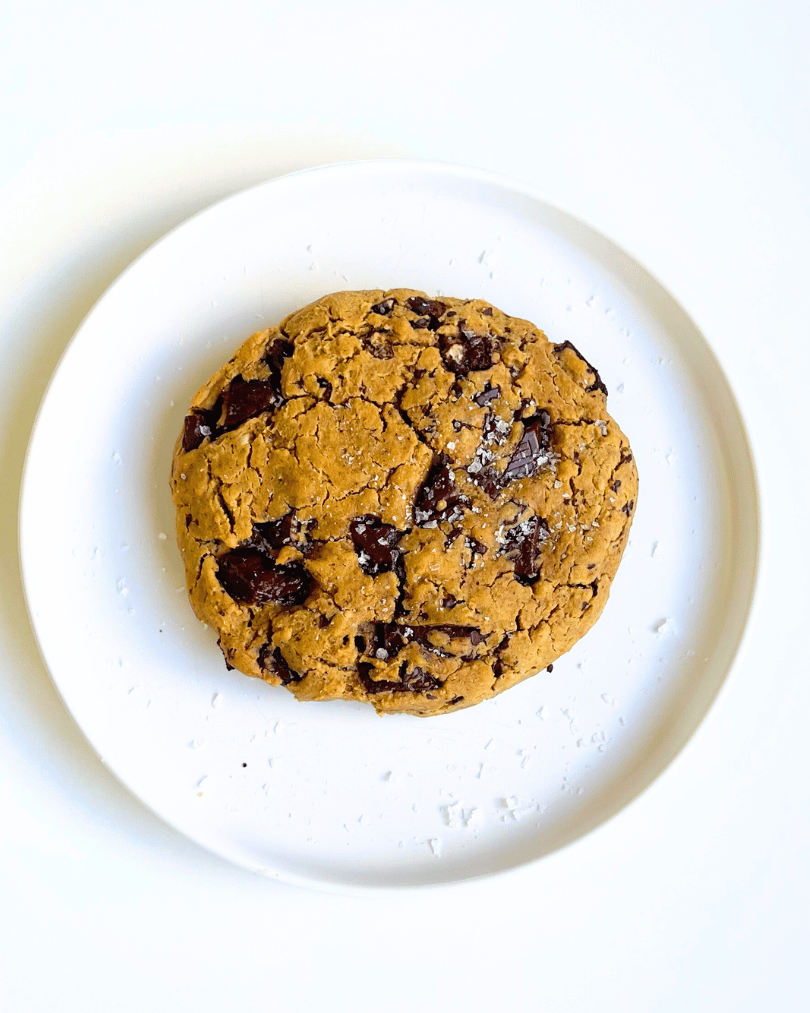 peanut butter chocolate chip protein cookies