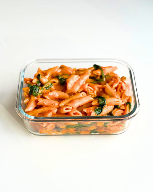 vegan marry me pasta in a meal prep container